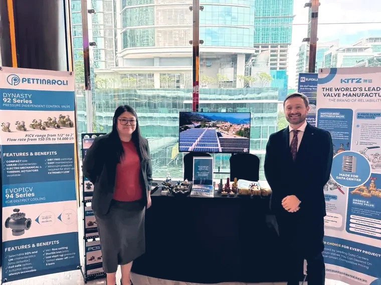 Optimus exhibition stand with Pettinaroli Dynasty 92 and EvoPICV banners and valve samples on the table